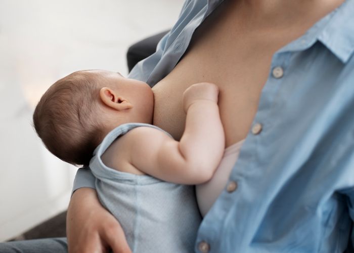3 способа, как родители могут уменьшить боль своему ребёнку во время медицинских процедур 