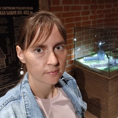 Знакомим с Сандрой Бекетовой
