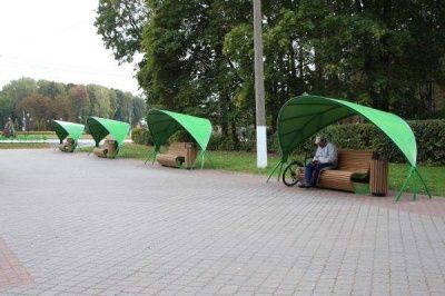 Новые лавочки в зоне "Мама и малыш"  В ЦПКиО 