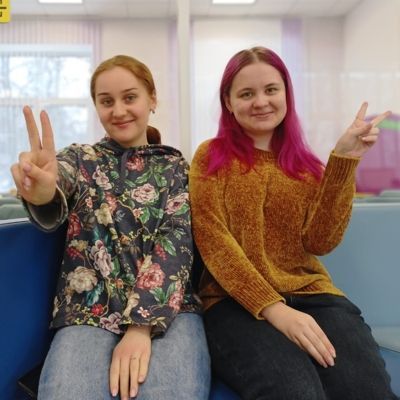 Елизавета Винокурова и Анастасия Исаева - волонтеры