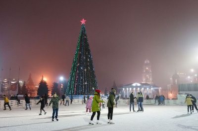 Открытие катка на площади Ленина